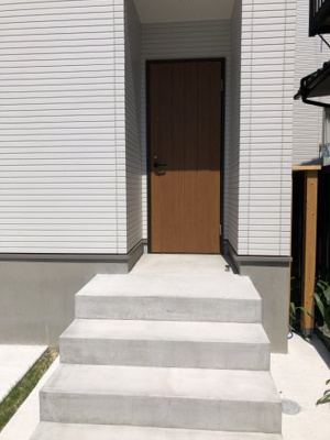 【その他】 | N-one | 駐車場からの裏口