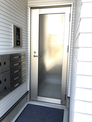 【その他】 | N-one | 正面入口