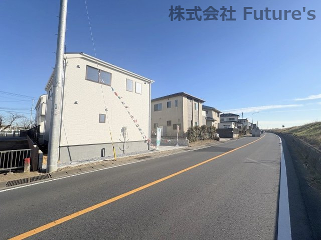 三郷市彦倉1丁目　新築戸建　全3棟　1号棟の前面道路含む現地写真|前面道路含む現地写真です。