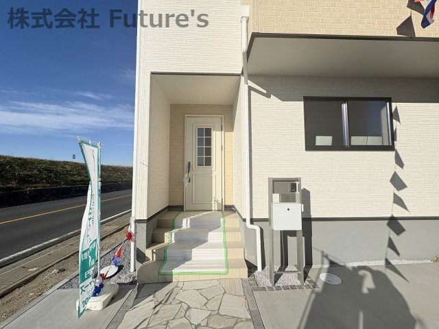 三郷市彦倉1丁目　新築戸建　全3棟　1号棟のエントランス|玄関アプローチ