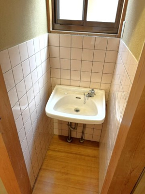 【独立洗面台】 | 鳥取市面影1丁目　中古戸建 | ２階洗面台