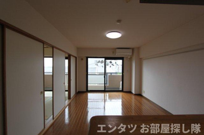 【居間・リビング】 | セントレアカマⅡ | 室内写真は参考です