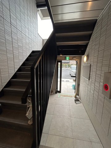 千葉市花見川区幕張本郷７丁目のアパートのロビー