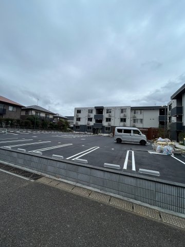 アルメリア　B棟の駐車場