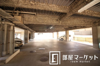【駐車場】