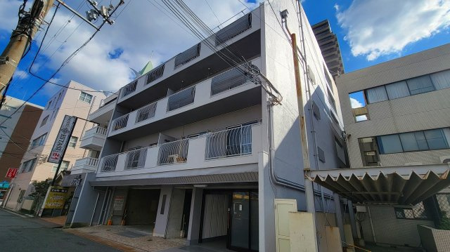 友田町ロイヤルコーポの外観