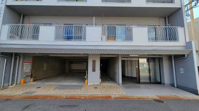 友田町ロイヤルコーポの外観
