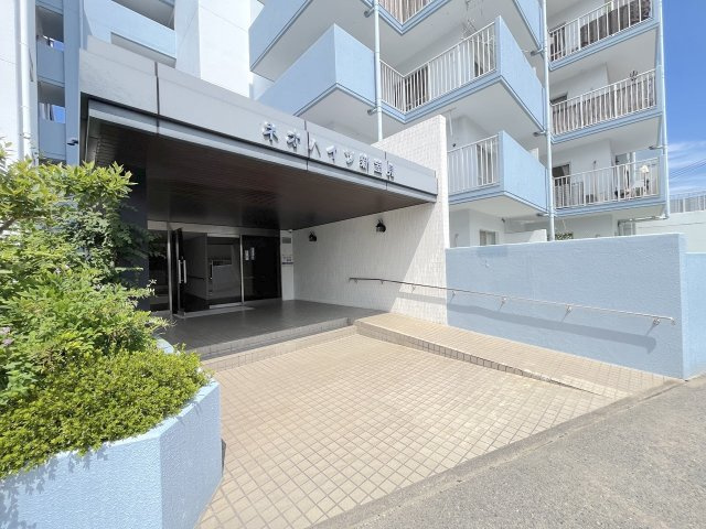 ネオハイツ新室見のエントランス