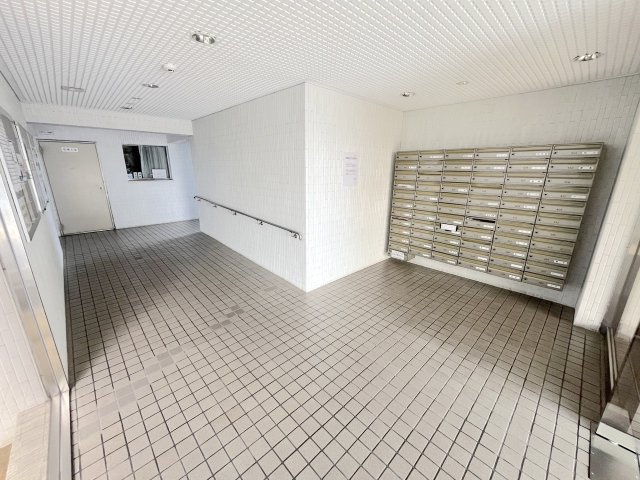 ネオハイツ新室見のエントランス