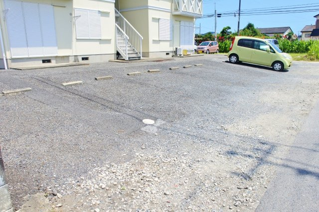 サンモールKの駐車場
