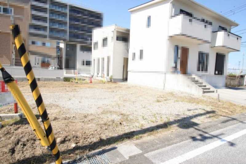 海老ノ丸　建築条件なし　売土地　Ｗ区画の前面道路含む現地写真