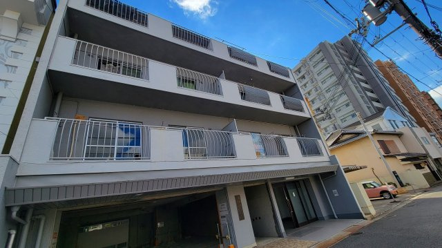 友田町ロイヤルコーポの外観