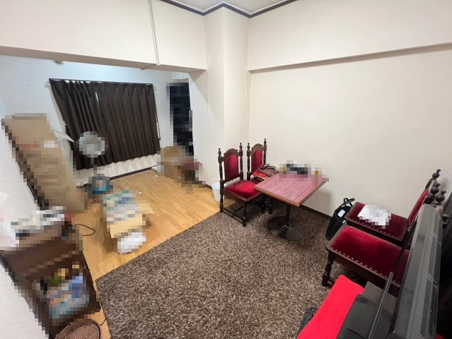 友田町ロイヤルコーポの居間・リビング