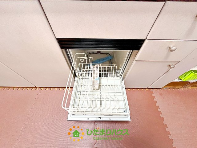 古河市久能　中古一戸建てのキッチン|システムキッチンには人気の食洗機搭載！
節水効果と手が荒れる心配がありませんね！