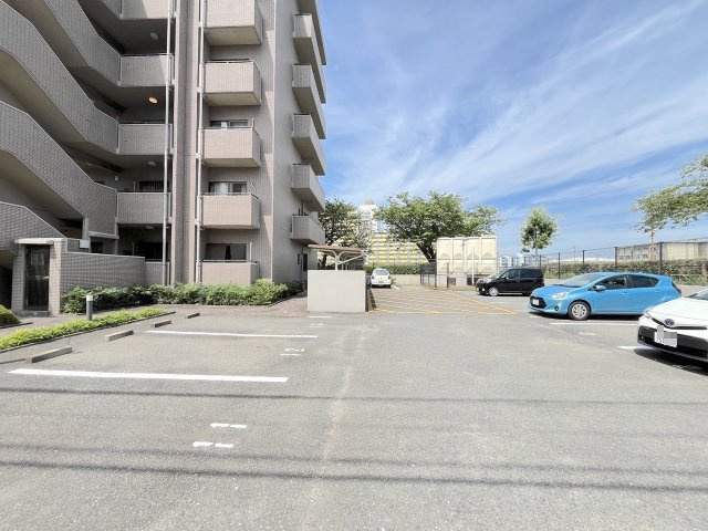 グリーンハイツ室見河畔の駐車場
