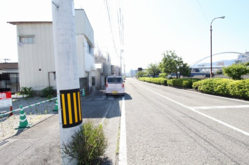 役知町　建築条件なし　売土地の前面道路含む現地写真