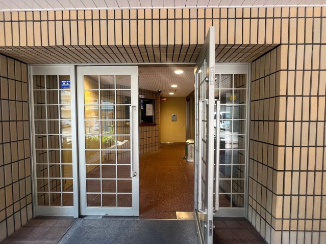 ハビテ深江橋のエントランス
