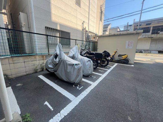 ハビテ深江橋の駐車場