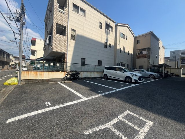 ハビテ深江橋の駐車場