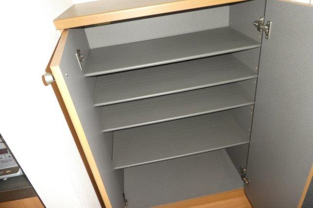 メゾンデラＷ　Ｃの玄関|シューズボックス（開）