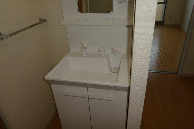 メゾンデラＷ　Ｃの独立洗面台|シャンプードレッサー