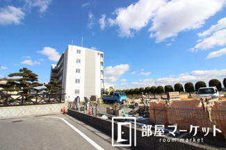 【駐車場】