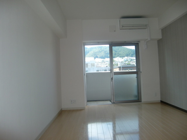 タウニー東灘の洋室