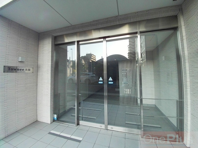 タウニー東灘のエントランス