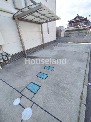 レインボー花山の駐車場