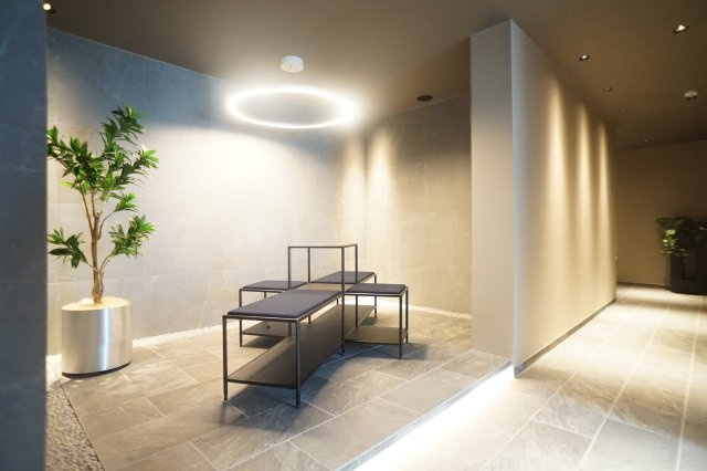 リラグラッド　ヴィラ　南八幡のロビー|高級感溢れる共用部♪