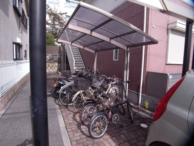 芦屋市翠ケ丘町のアパートのエントランス