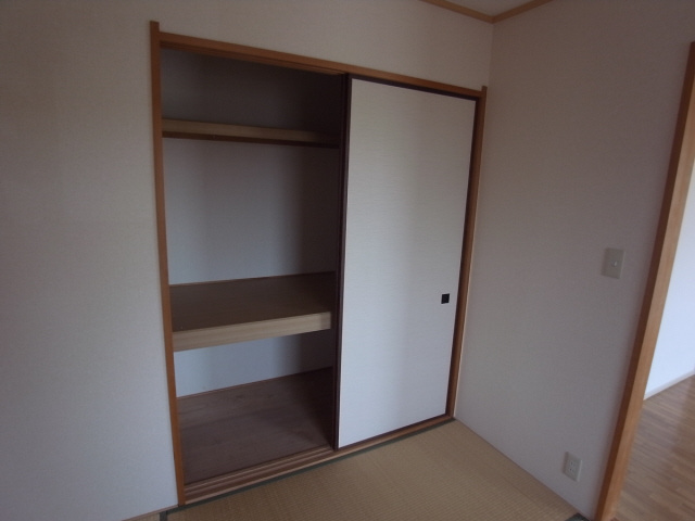 芦屋市翠ケ丘町のアパートの収納