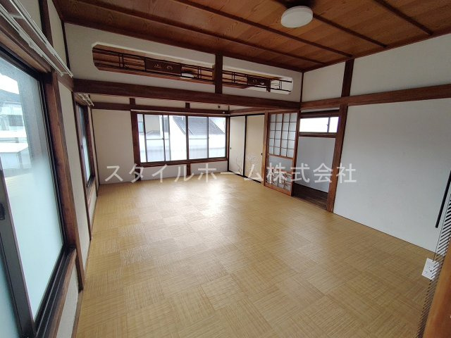 新城市貸家の居間・リビング