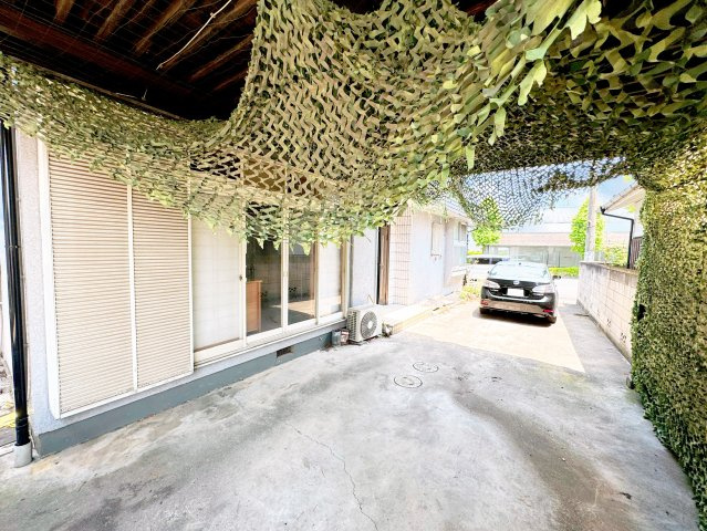太田市小舞木町　中古住宅の駐車場