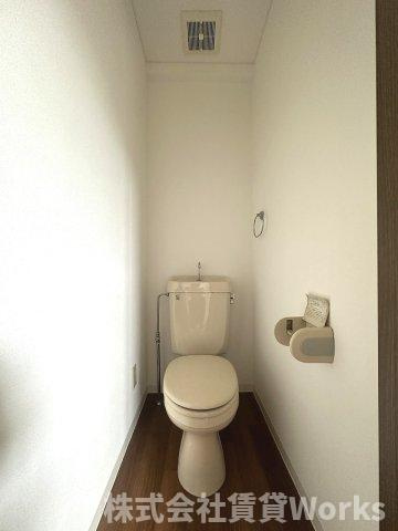 グランディール矢三Dのトイレ|落ち着いた色調のトイレです