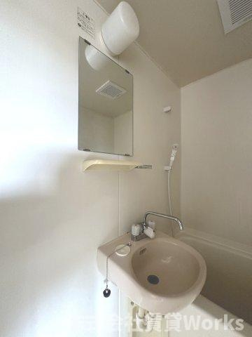 グランディール矢三Dの洗面所|ゆったりとスペースのある洗面所