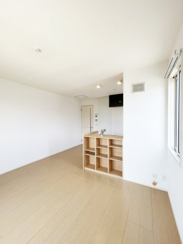 徳島市春日２丁目のアパートの居間・リビング