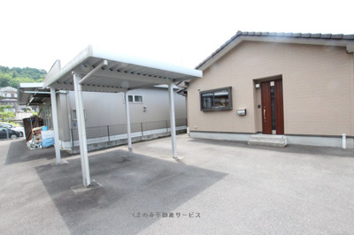 【駐車場】 | 城町２丁目貸家 | 駐車場があるので、車を買う予定の方も安心です
2号棟　2022/5/31撮影