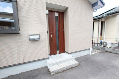 【駐車場】 | 城町２丁目貸家 | カースペースがあります
2号棟　2022/5/31撮影