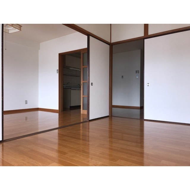 岐阜市忠節町３丁目のアパートの居間・リビング