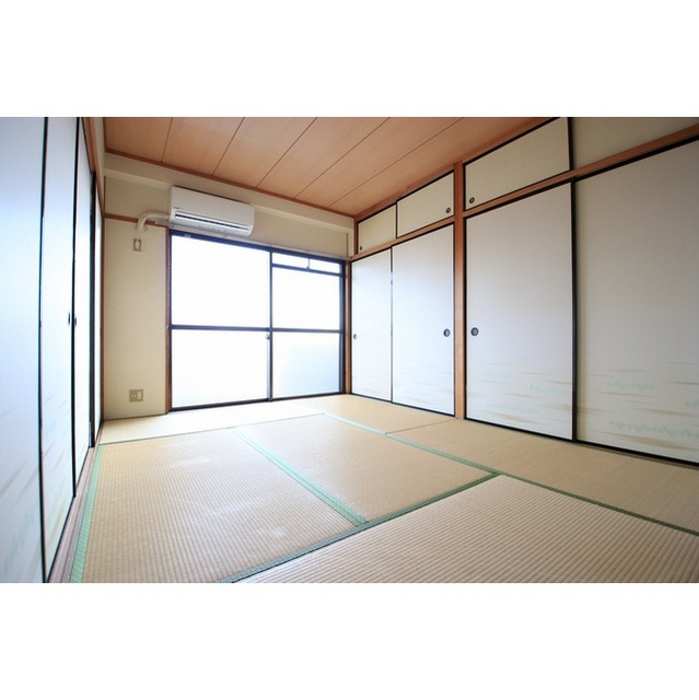 メゾン徳Ⅱの居間・リビング|西和室