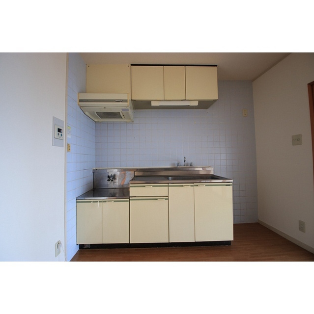 メゾン徳Ⅱのキッチン|流し台/吊り戸棚