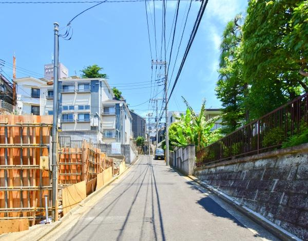横浜市神奈川区大口仲町の新築一戸建の前面道路含む現地写真|現在建築中の為、同仕様物件もご案内をさせて頂きます。
お車でご自宅まで送迎承ります。