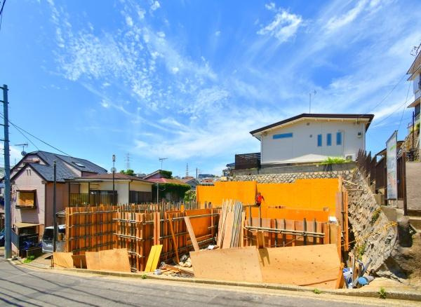 横浜市神奈川区大口仲町の新築一戸建の前面道路含む現地写真|陽当りの良さ、住環境を現地にてご確認下さい！
周辺環境も合わせてご案内させて頂きます！