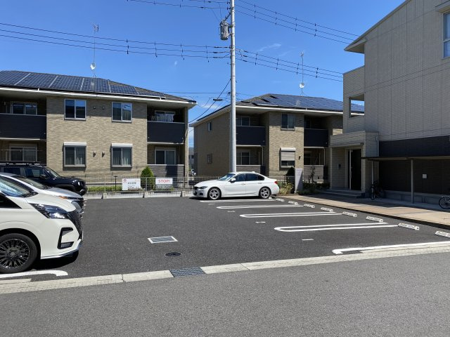 ゼピュロスみどりのCの駐車場