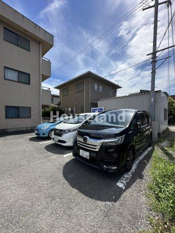 アメニティ松ヶ丘の駐車場