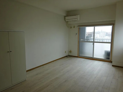 【洋室】 | ヴィラ・アンペリアル