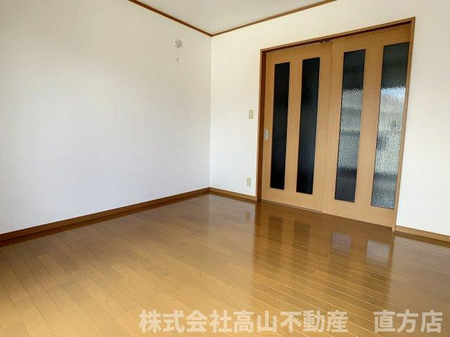 直方市大字感田のアパートの居間・リビング