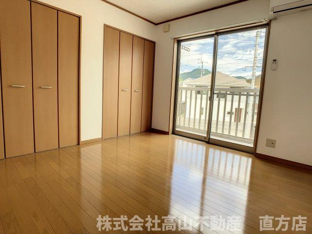 直方市大字感田のアパートの居間・リビング