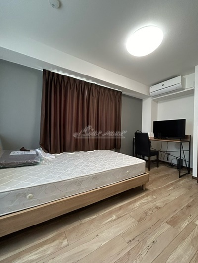 ベッド、ベッドマット、机、イス、テレビ、照明、カーテン、掃除機など家具家電付き 